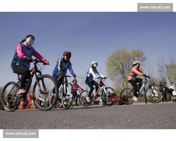 普定县第四届山地自行车越野赛激情开赛 雨露部落露营节同步启幕