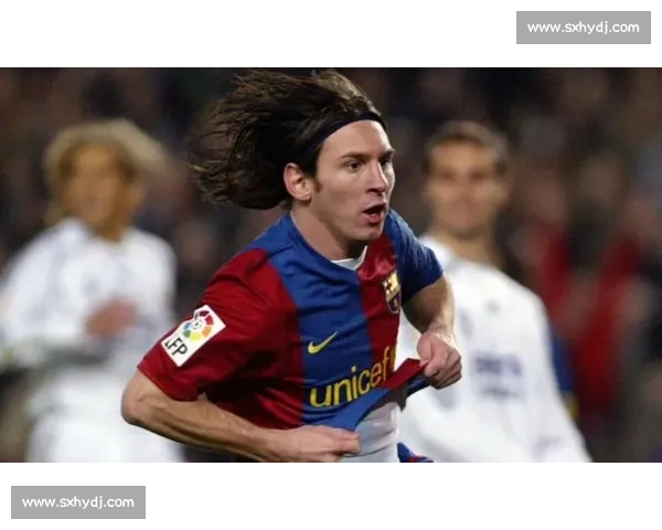 梅西萌娃力荐发带造型！长发飘逸成赛场新焦点