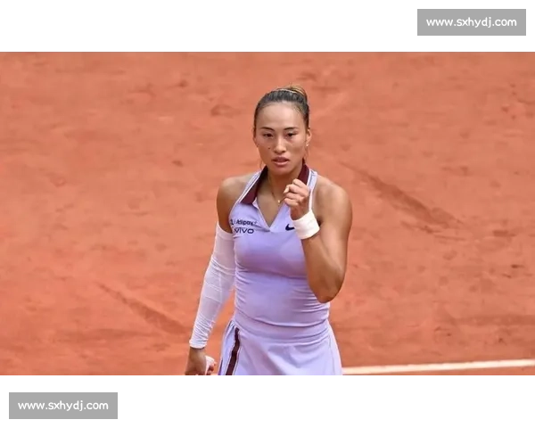 郑钦文首入温网夺冠前十却再遭一轮游！萨巴伦卡领跑热门榜，莱巴金娜成最大黑马